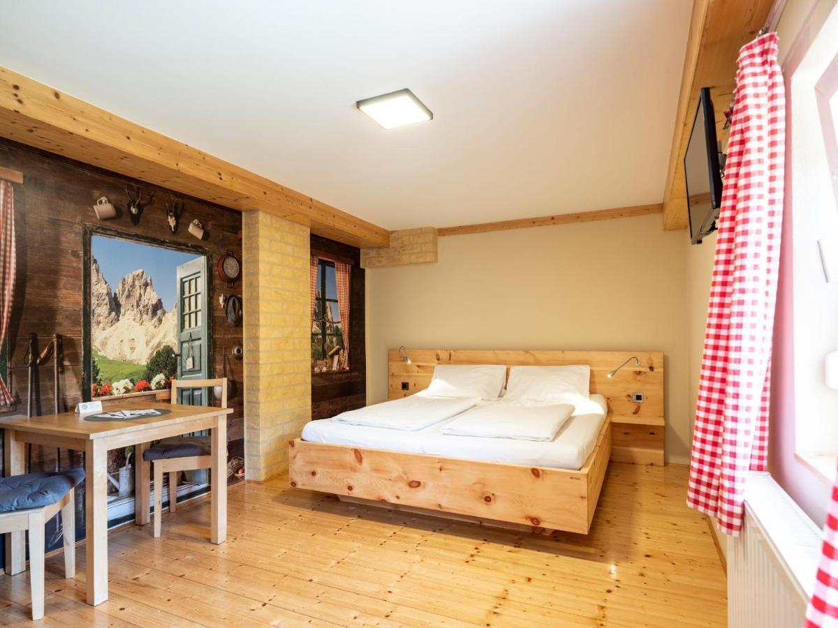 Fruehstueckshaus Wunderland Bed & Breakfast Laa an der Thaya Bagian luar foto