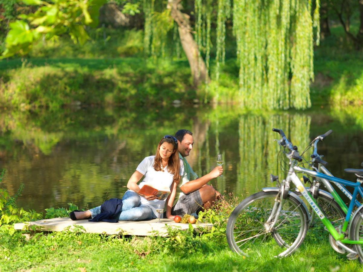 Fruehstueckshaus Wunderland Bed & Breakfast Laa an der Thaya Bagian luar foto