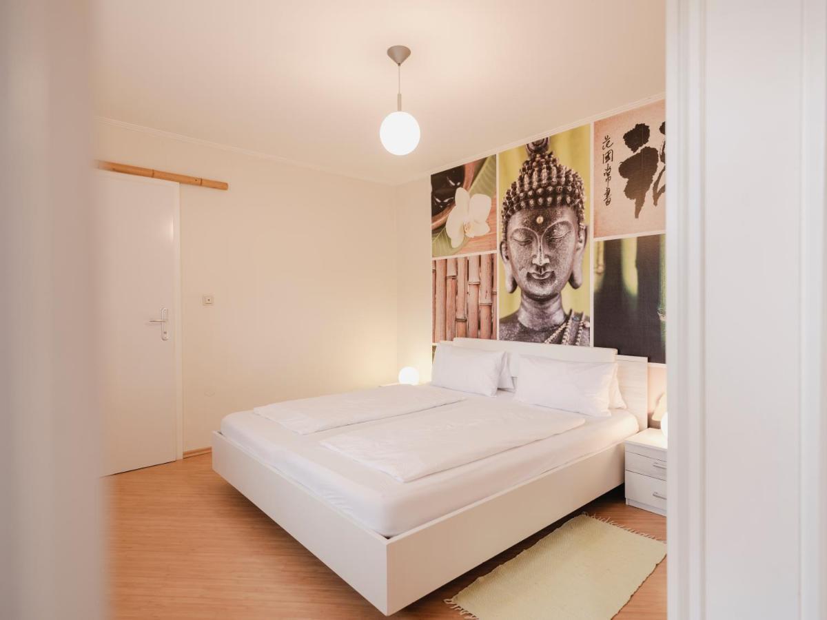 Fruehstueckshaus Wunderland Bed & Breakfast Laa an der Thaya Bagian luar foto